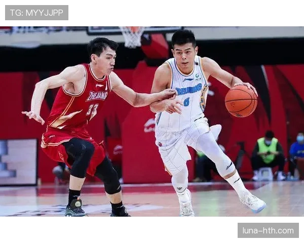篮球干扰球违例国际规则与中国CBA有何不同？